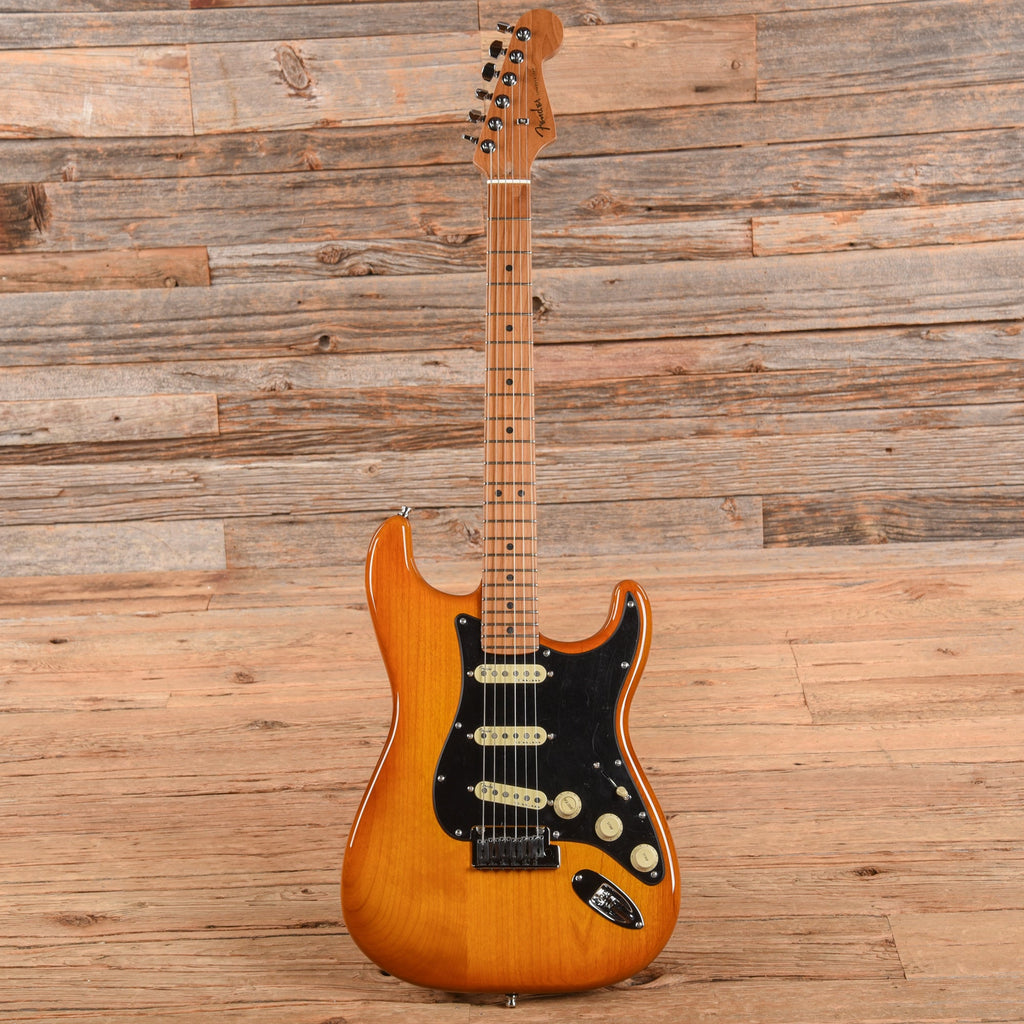 Fender Limited Edition American Ultra Stratocaster Honey Burst 2024 - View 4 | MusicMarket