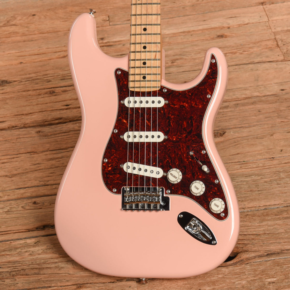 Fender Limited Edition Player Stratocaster Shell Pink 2021 - View 2 | MusicMarket