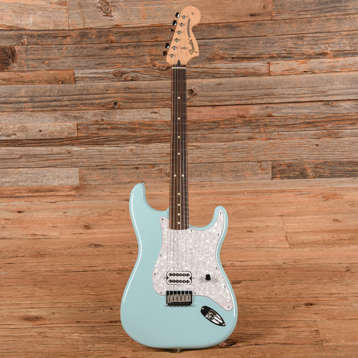 Fender Limited Edition Tom Delonge Stratocaster Sonic Blue 2023 - View 4 | MusicMarket
