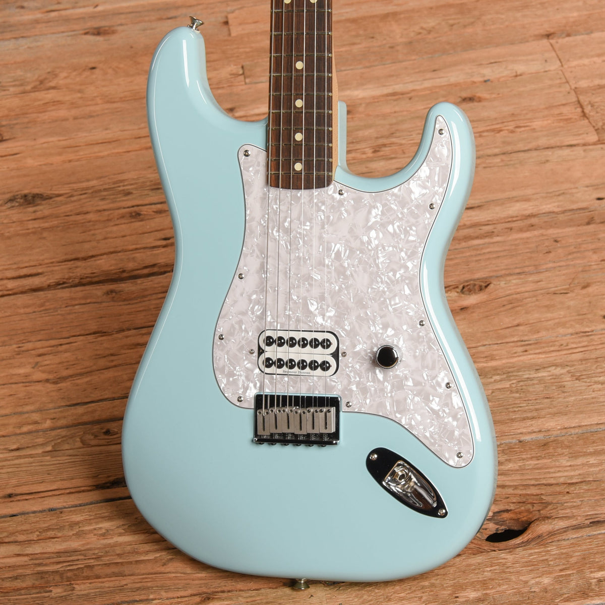 Fender Limited Edition Tom Delonge Stratocaster Sonic Blue 2023 - View 2 | MusicMarket