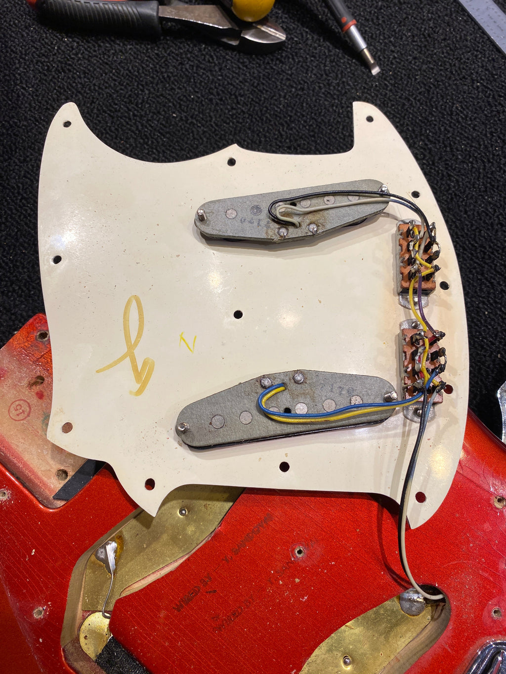 Fender Mustang Competition Red 1970 - View 11 | MusicMarket