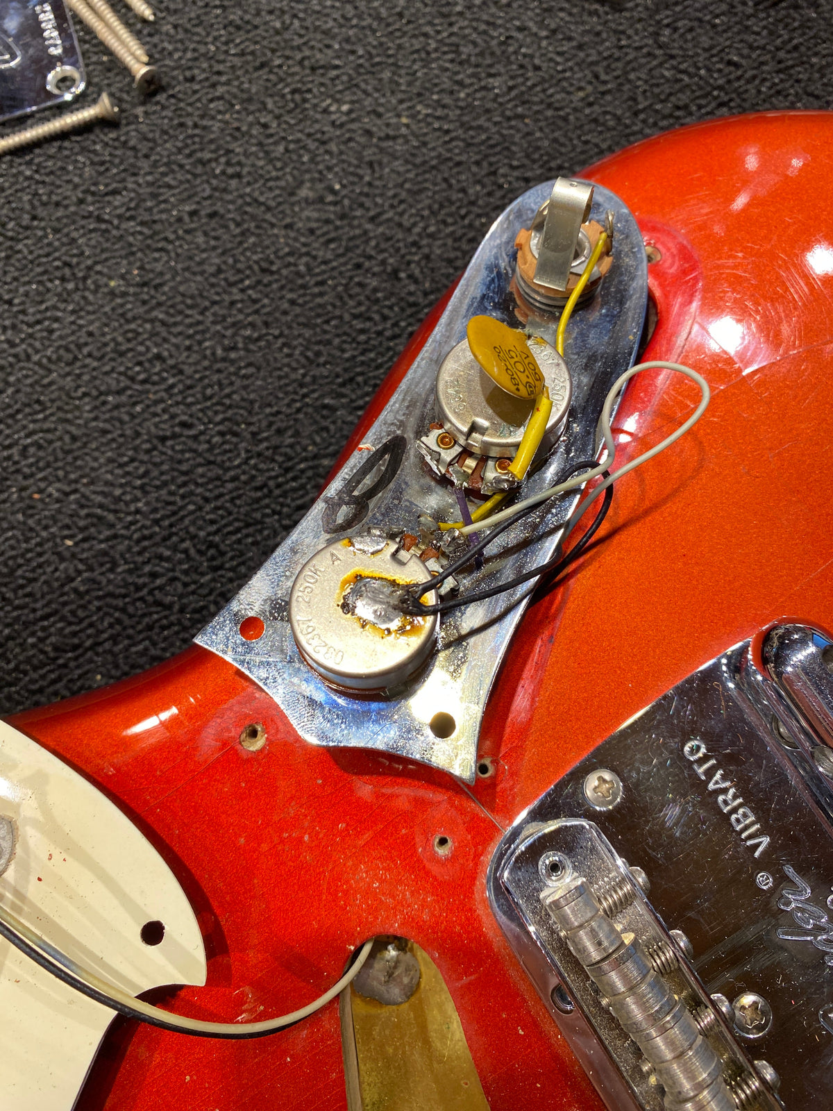 Fender Mustang Competition Red 1970 - View 12 | MusicMarket