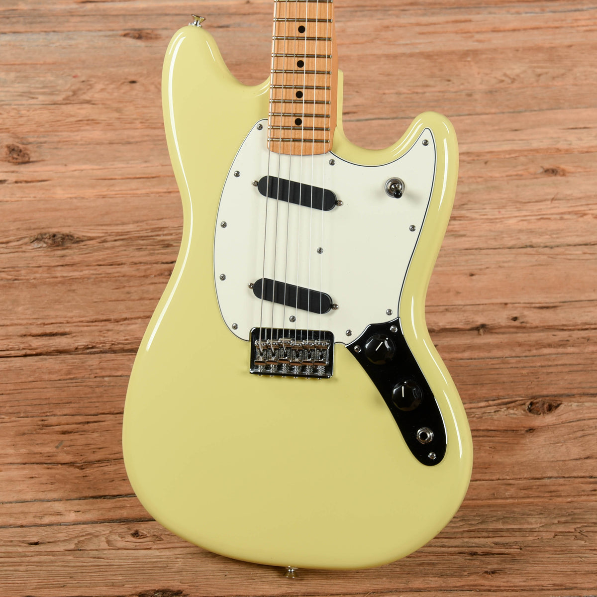 Fender Player II Mustang Hialeah Yellow 2024 - View 2 | MusicMarket