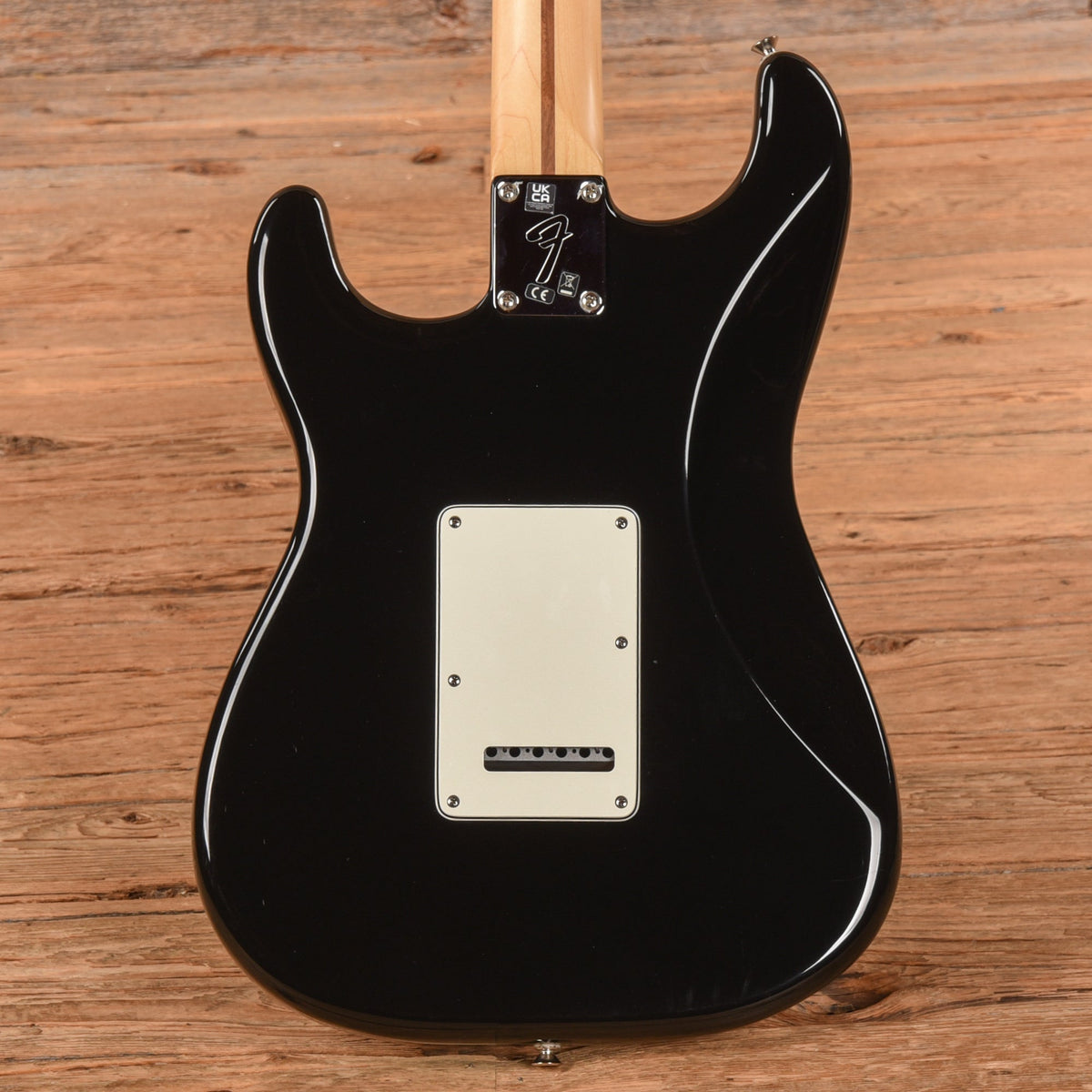 Fender Player Stratocaster Black 2021 - View 3 | MusicMarket