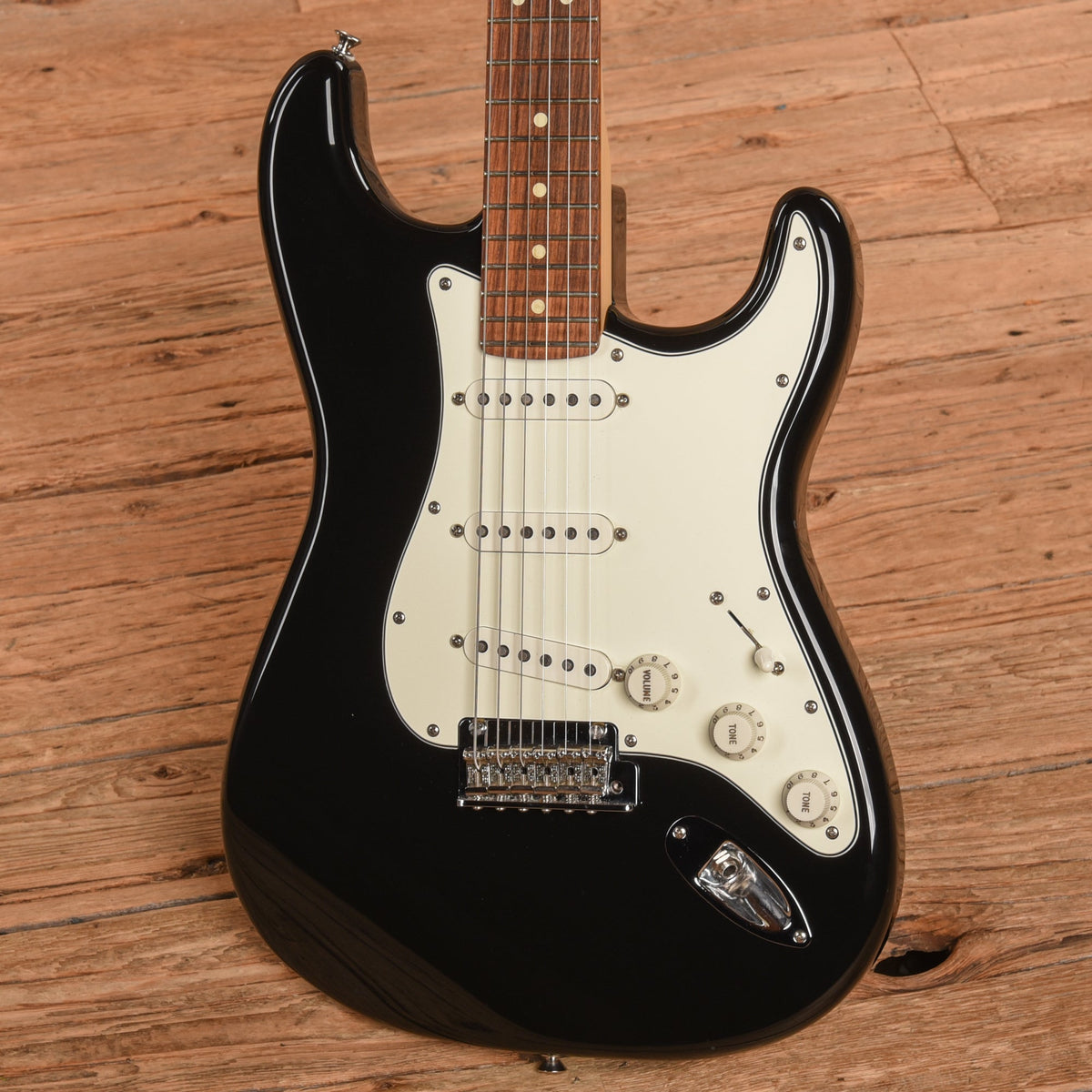Fender Player Stratocaster Black 2021 - View 2 | MusicMarket