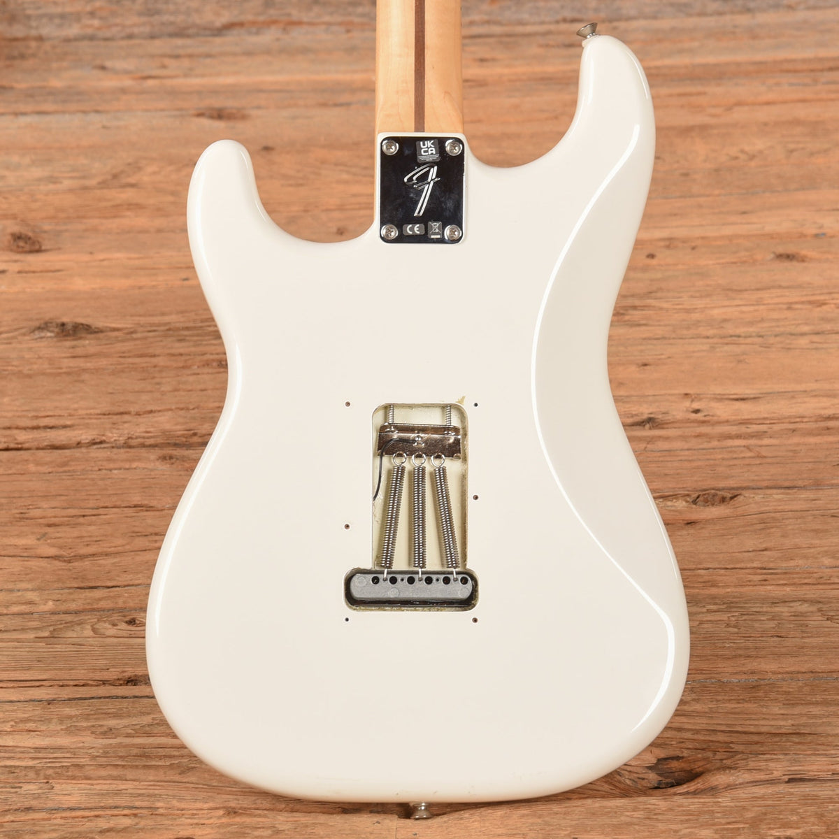 Fender Player Stratocaster Polar White 2022 - View 3 | MusicMarket