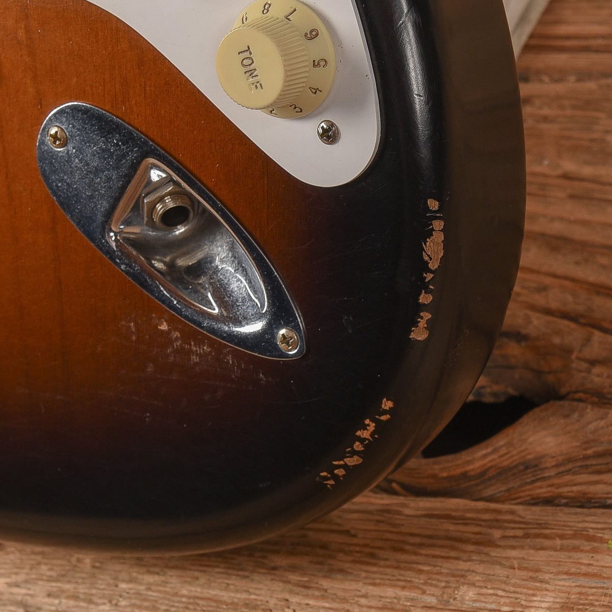 Fender Road Worn '50s Stratocaster 2-Tone Sunburst 2017 - View 9 | MusicMarket