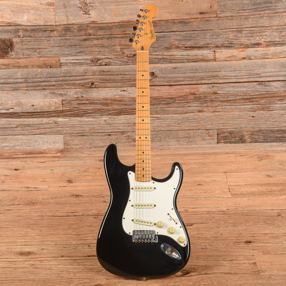 Fender Standard Stratocaster Black 1990 - View 4 | MusicMarket