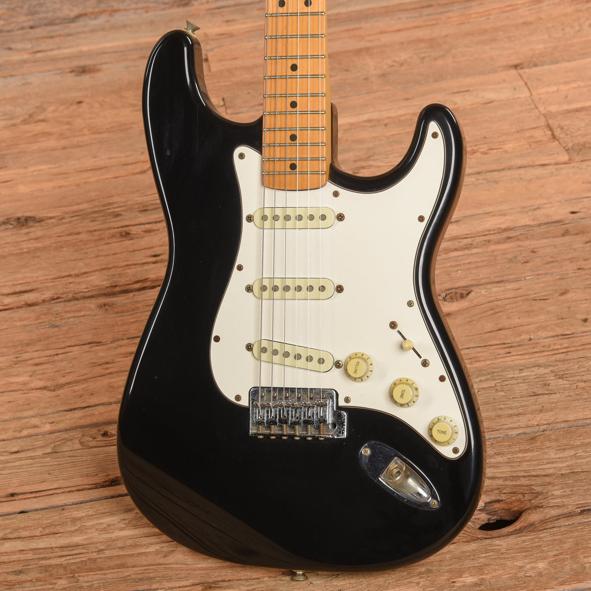 Fender Standard Stratocaster Black 1990 - View 2 | MusicMarket