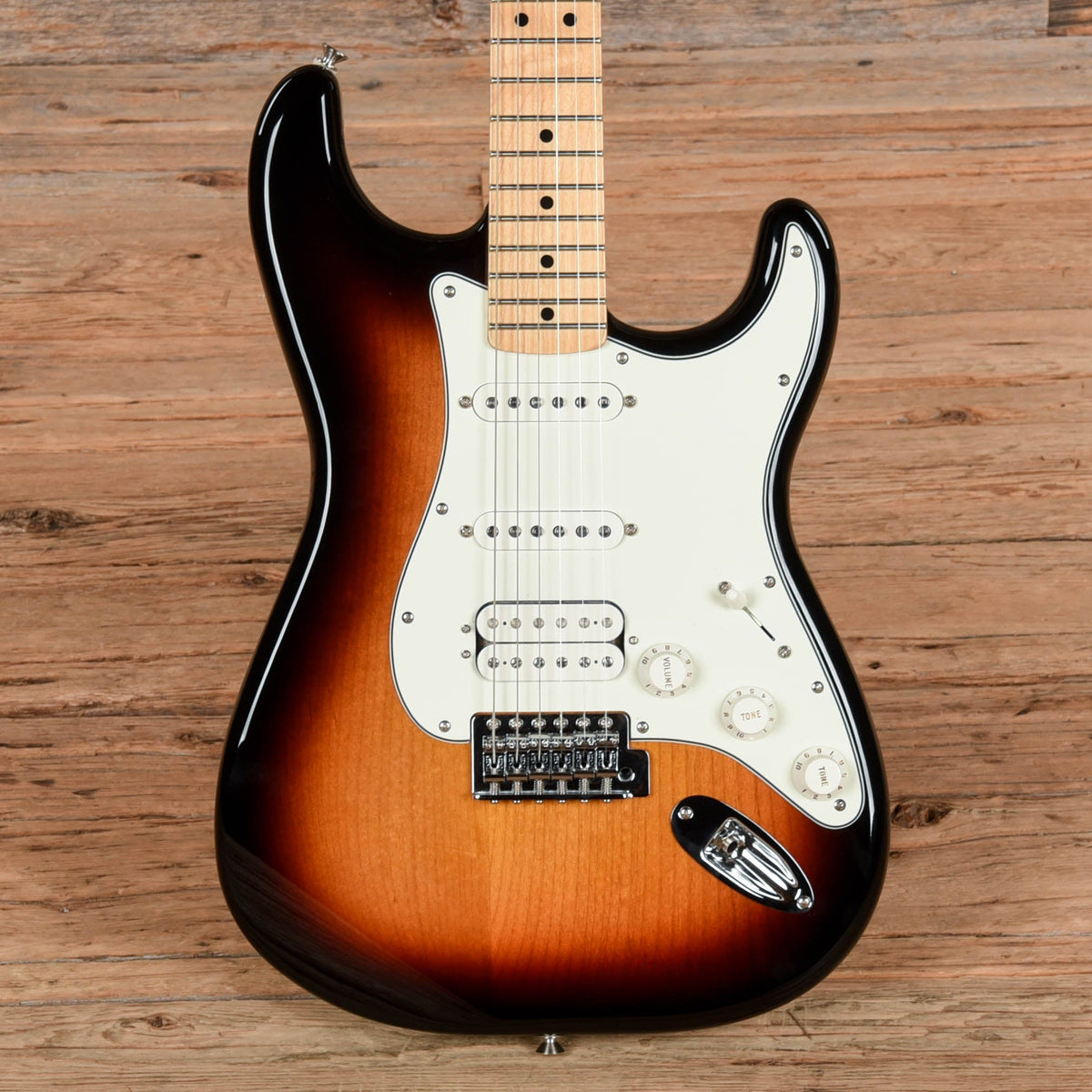 Fender Standard Stratocaster HSS Sunburst 2017 - MusicMarket