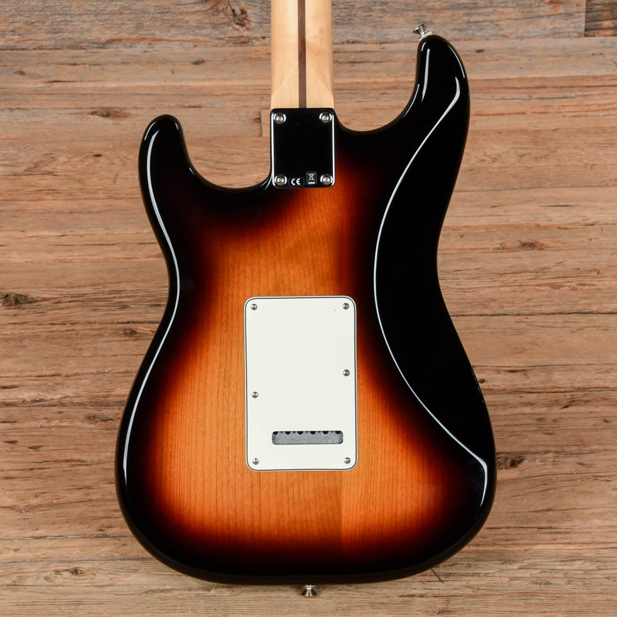 Fender Standard Stratocaster HSS Sunburst 2017 - View 3 | MusicMarket