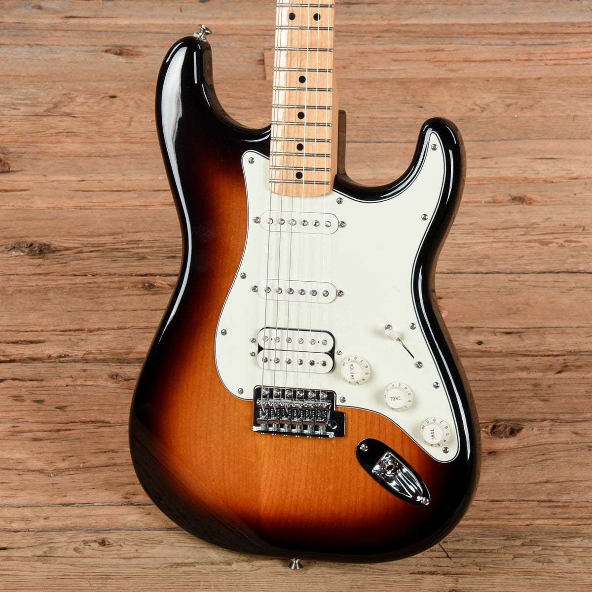 Fender Standard Stratocaster HSS Sunburst 2017 - View 2 | MusicMarket