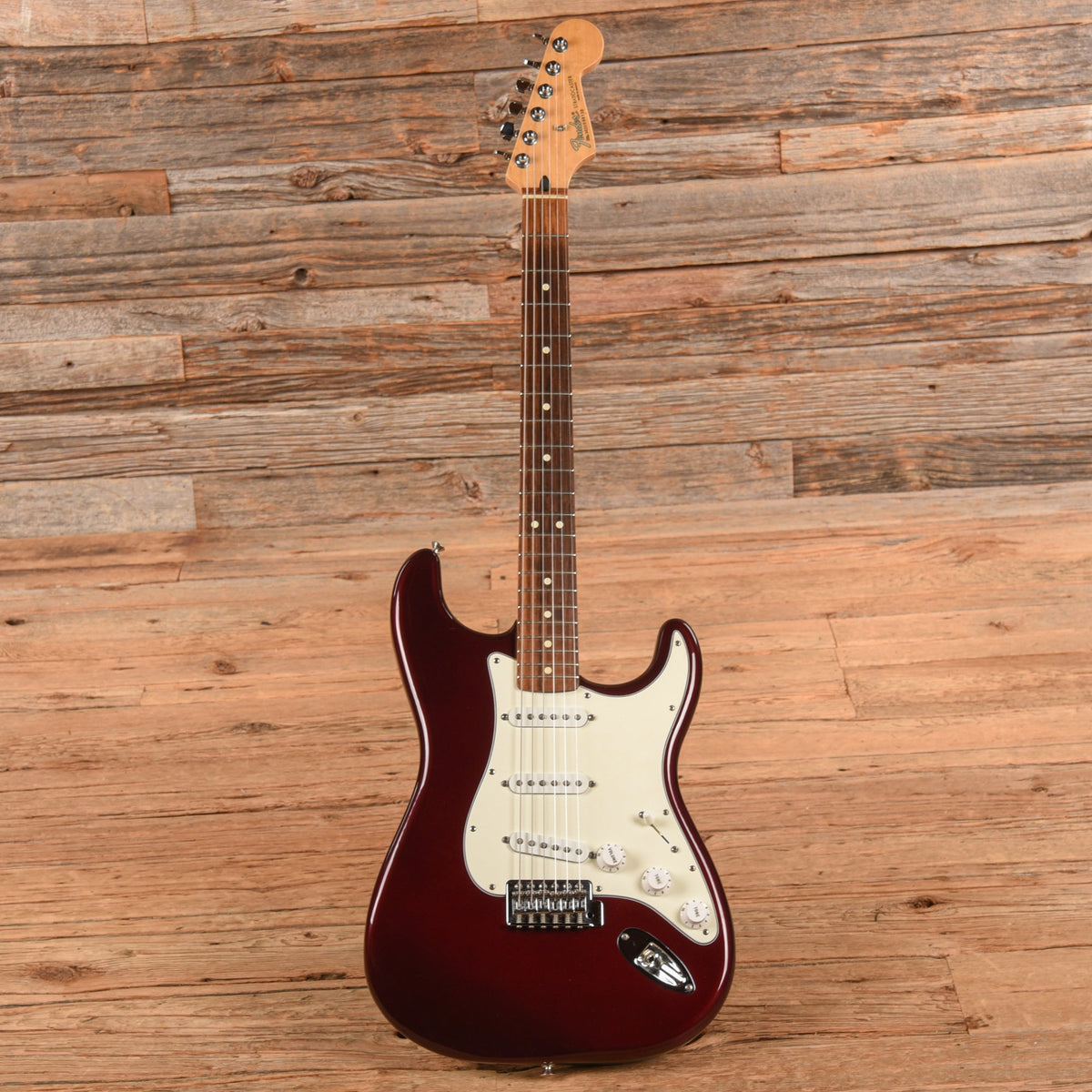 Fender Standard Stratocaster Midnight Wine 2000 - View 4 | MusicMarket