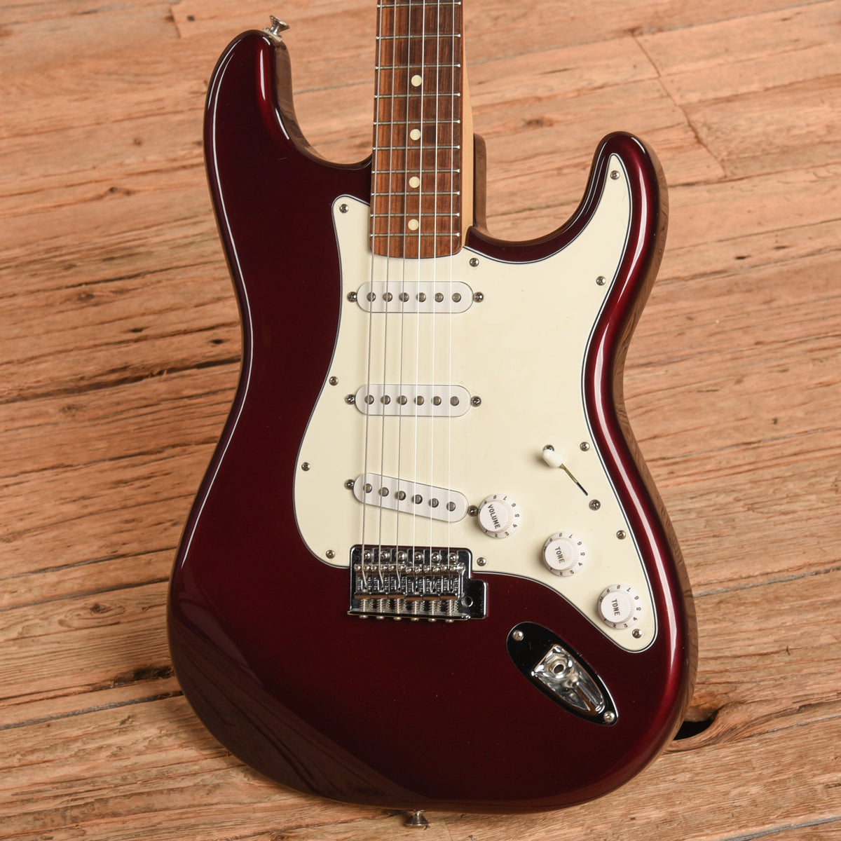 Fender Standard Stratocaster Midnight Wine 2000 - View 2 | MusicMarket