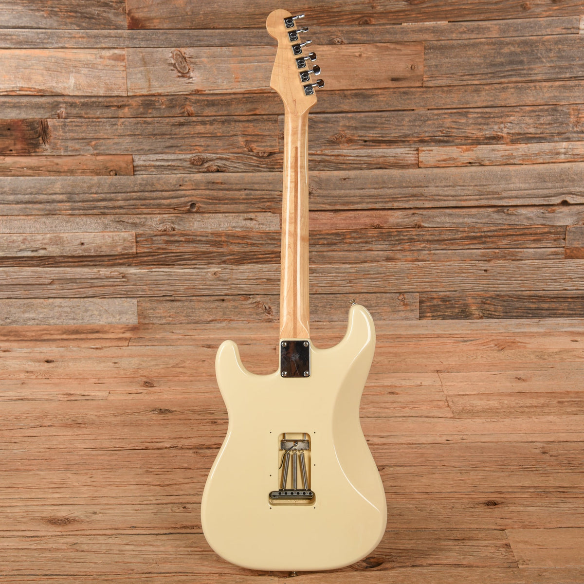 Fender Standard Stratocaster Olympic Pearl 2004 - View 5 | MusicMarket