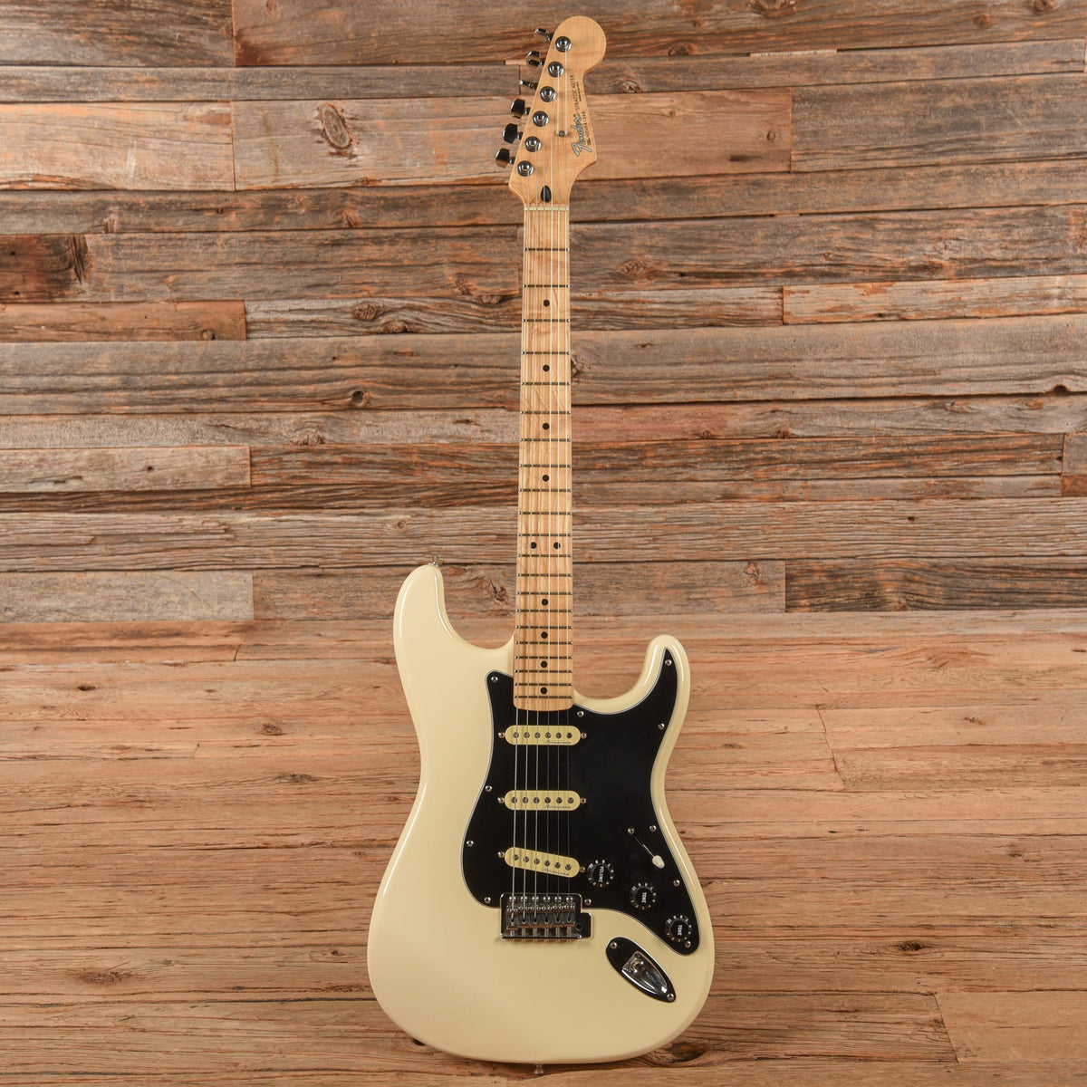 Fender Standard Stratocaster Olympic Pearl 2004 - View 4 | MusicMarket