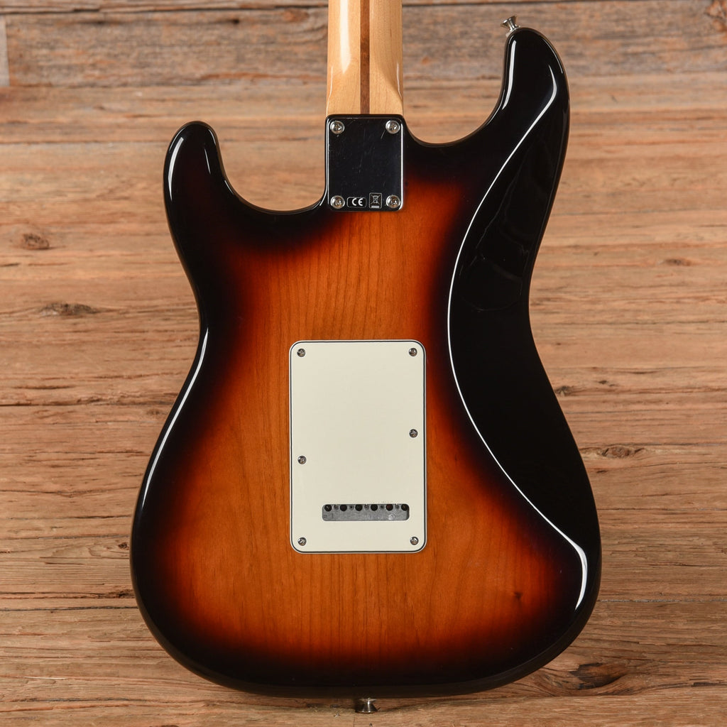 Fender Standard Stratocaster Sunburst 2017 - View 3 | MusicMarket