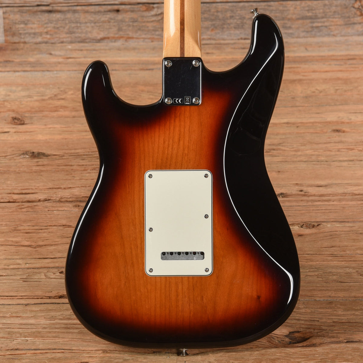 Fender Standard Stratocaster Sunburst 2017 - View 3 | MusicMarket