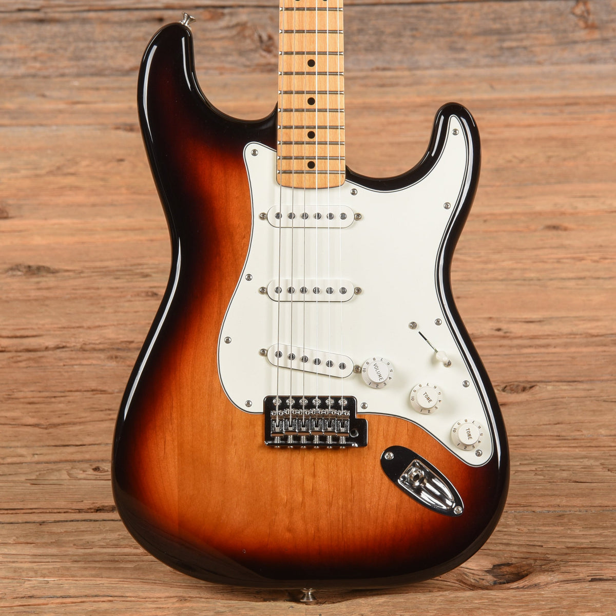 Fender Standard Stratocaster Sunburst 2017 - MusicMarket