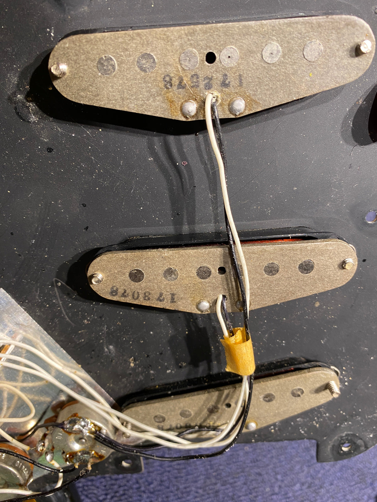 Fender Stratocaster HT Black 1979 - View 15 | MusicMarket