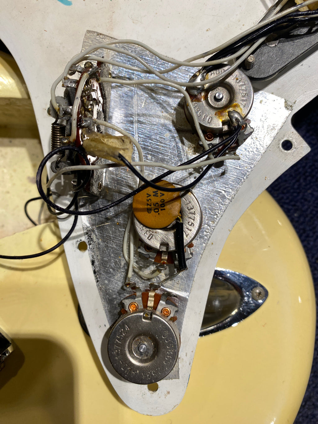 Fender Stratocaster Olympic White 1976 - View 15 | MusicMarket