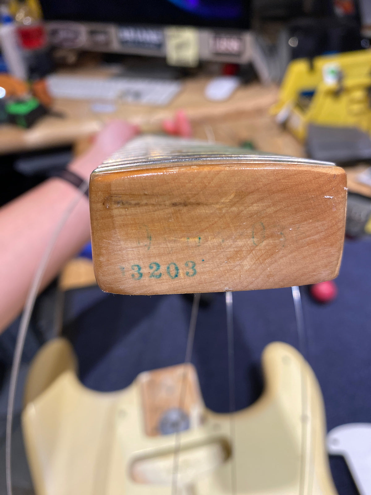 Fender Stratocaster Olympic White 1976 - View 13 | MusicMarket