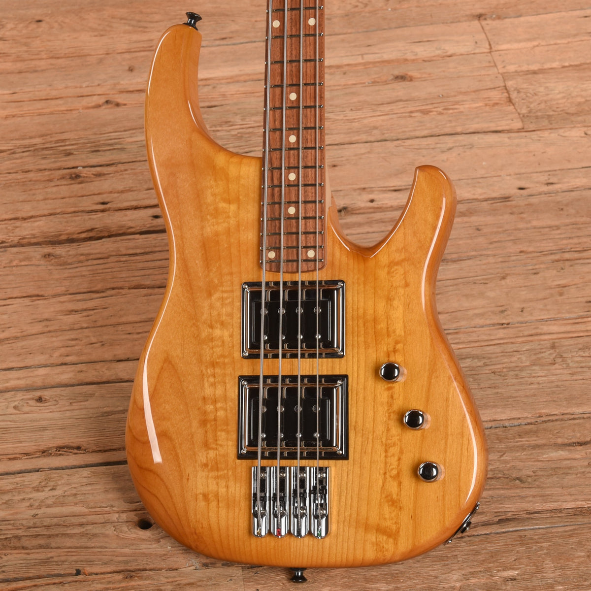 G.Gould Short Scale Bass Natural - View 2 | MusicMarket