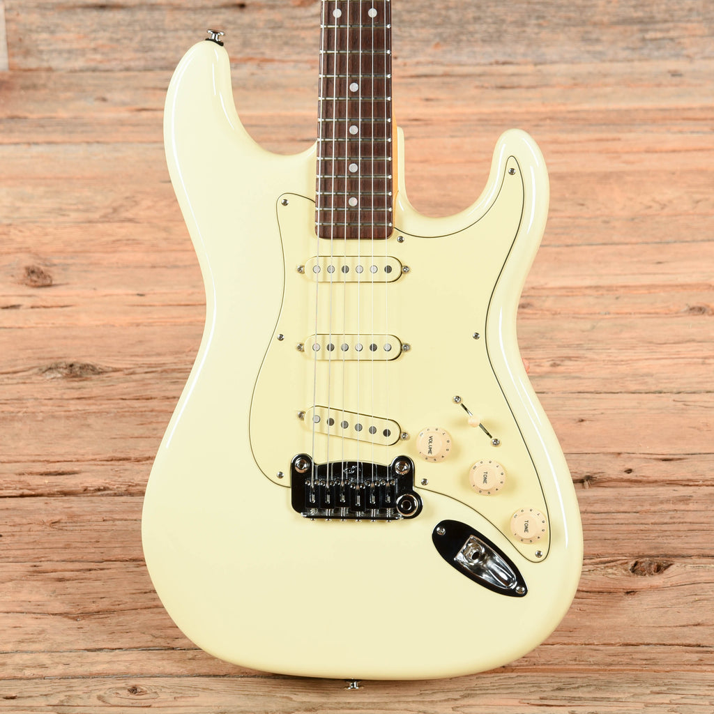 G&L Legacy Vintage White - View 2 | MusicMarket