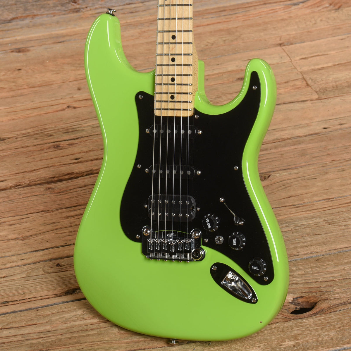 G&L USA Fullerton Deluxe Legacy HSS Sublime Green 2022 - View 2 | MusicMarket