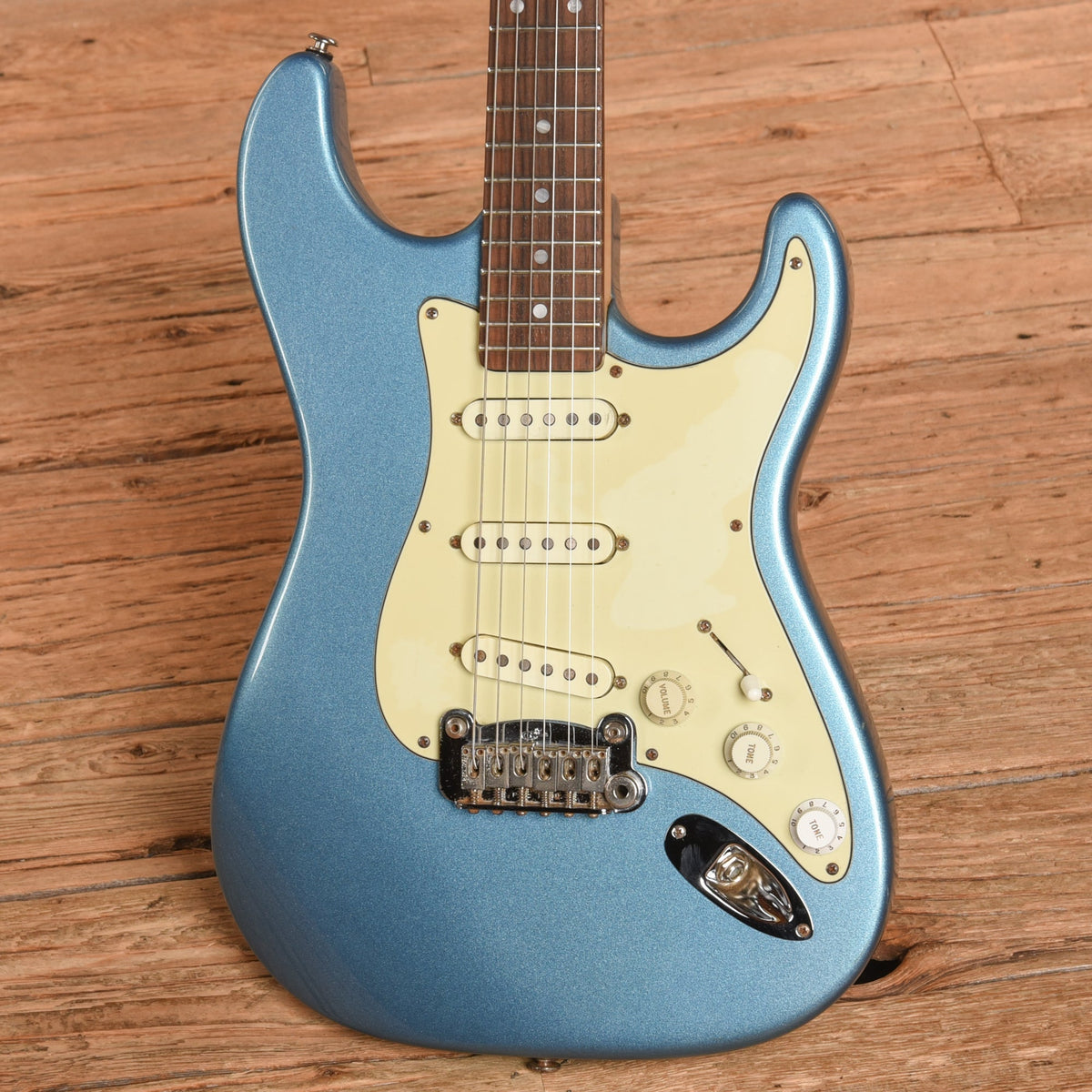 G&L USA Legacy Blue - View 2 | MusicMarket