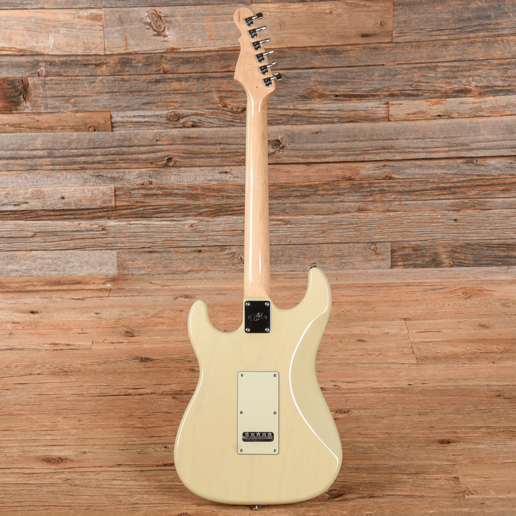 G&L USA Legacy White - View 5 | MusicMarket