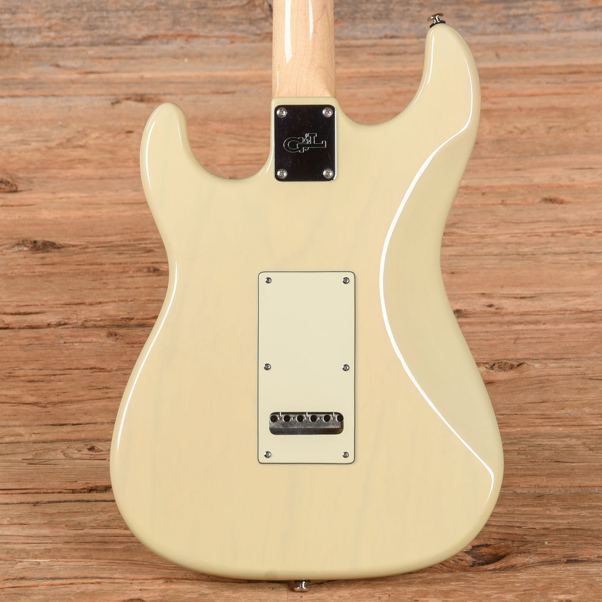 G&L USA Legacy White - View 3 | MusicMarket