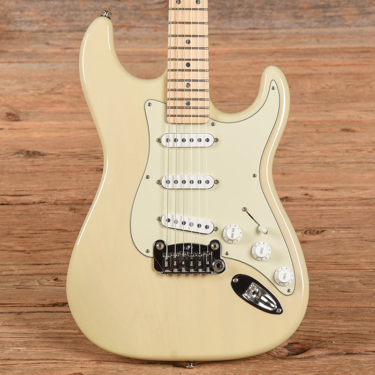 G&L USA Legacy White - MusicMarket