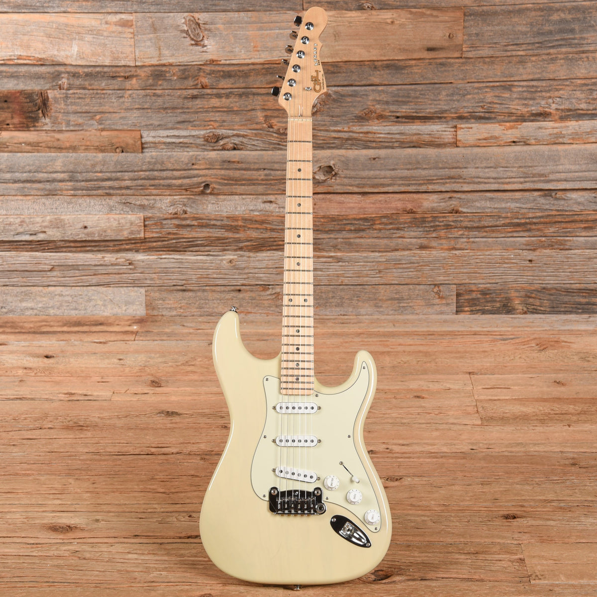 G&L USA Legacy White - View 4 | MusicMarket