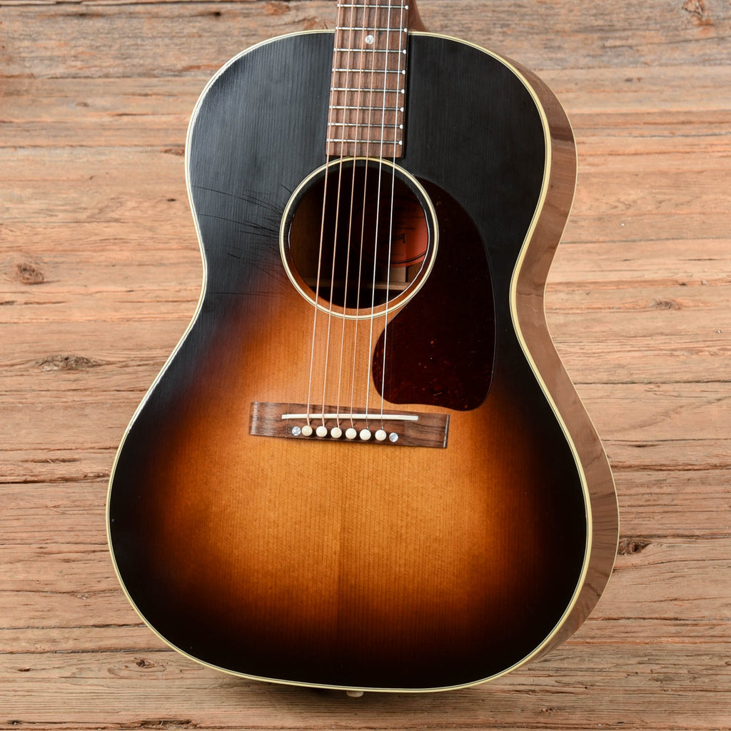 Gibson Custom 1942 Banner LG-2 Sunburst 2022 - View 2 | MusicMarket