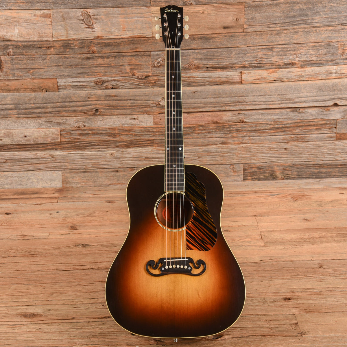 Gibson Custom Shop Historic 1939 J-55 Sunburst 2022 - View 4 | MusicMarket