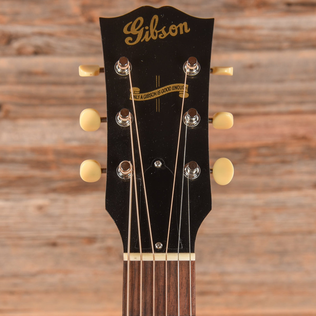 Gibson Gibson Custom '42 Banner J-45 Sunburst 2023 - View 6 | MusicMarket