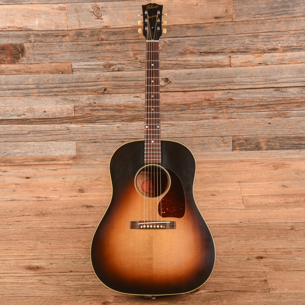Gibson Gibson Custom '42 Banner J-45 Sunburst 2023 - View 4 | MusicMarket