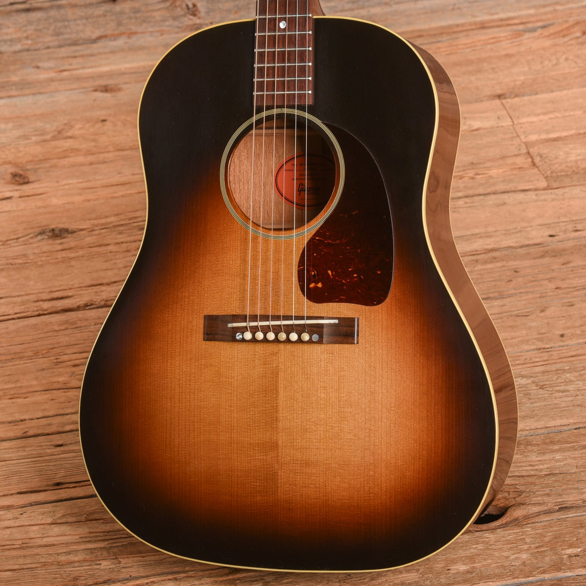 Gibson Gibson Custom '42 Banner J-45 Sunburst 2023 - View 2 | MusicMarket