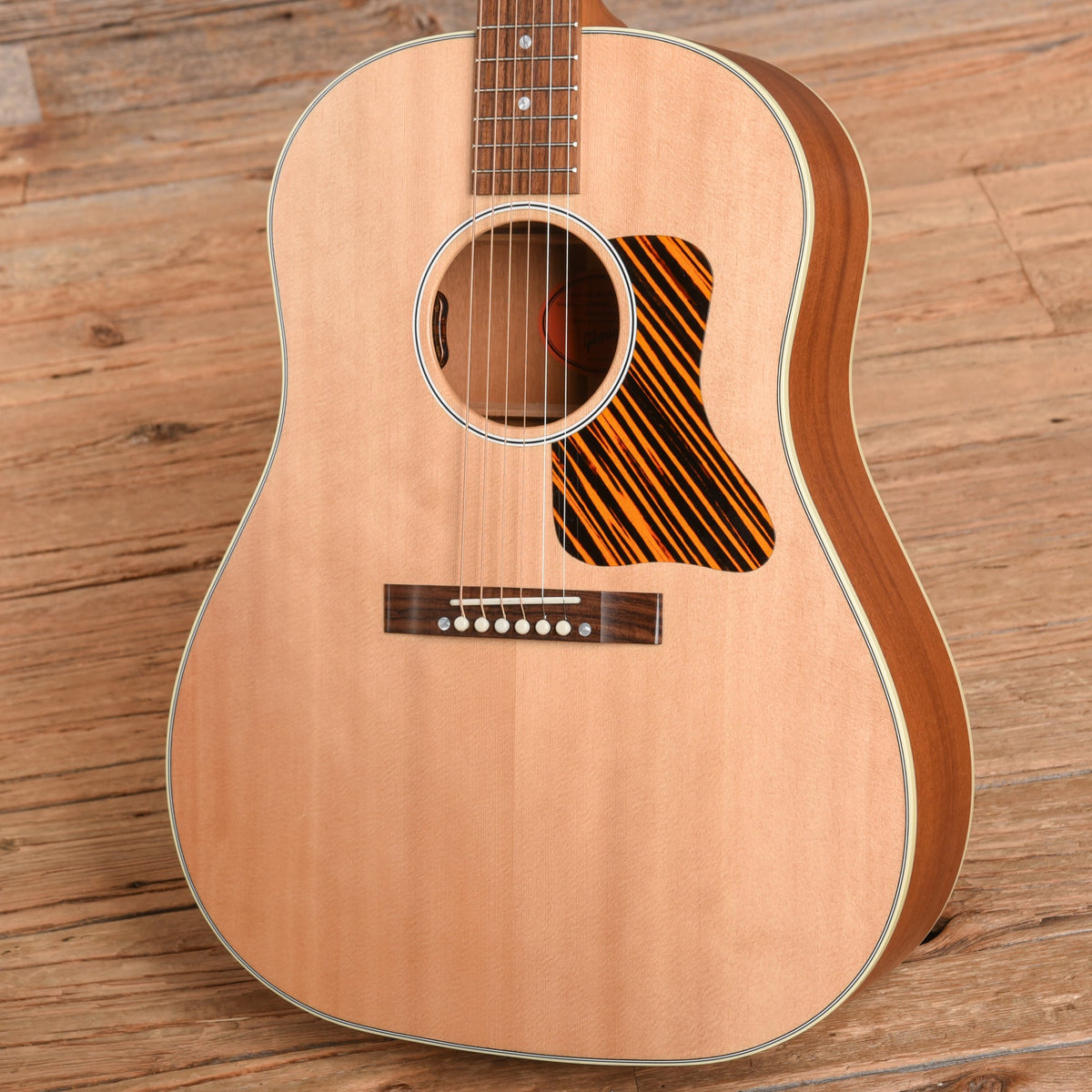 Gibson J-35 '50s Faded Natural - View 2 | MusicMarket