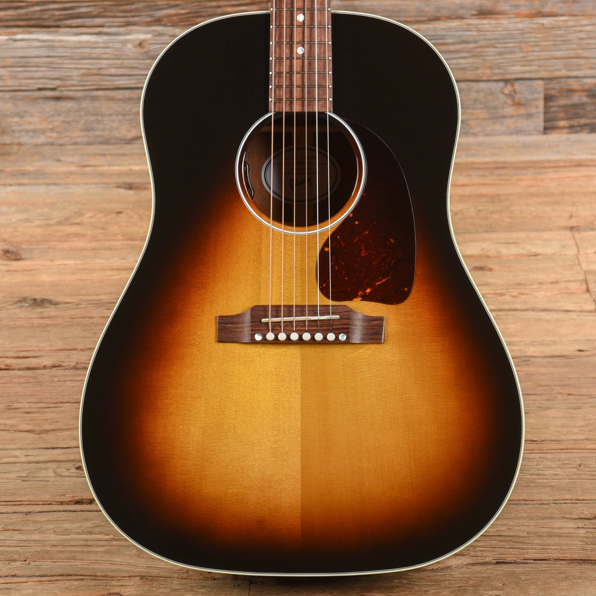 Gibson J-45 Standard Sunburst 2024 - MusicMarket