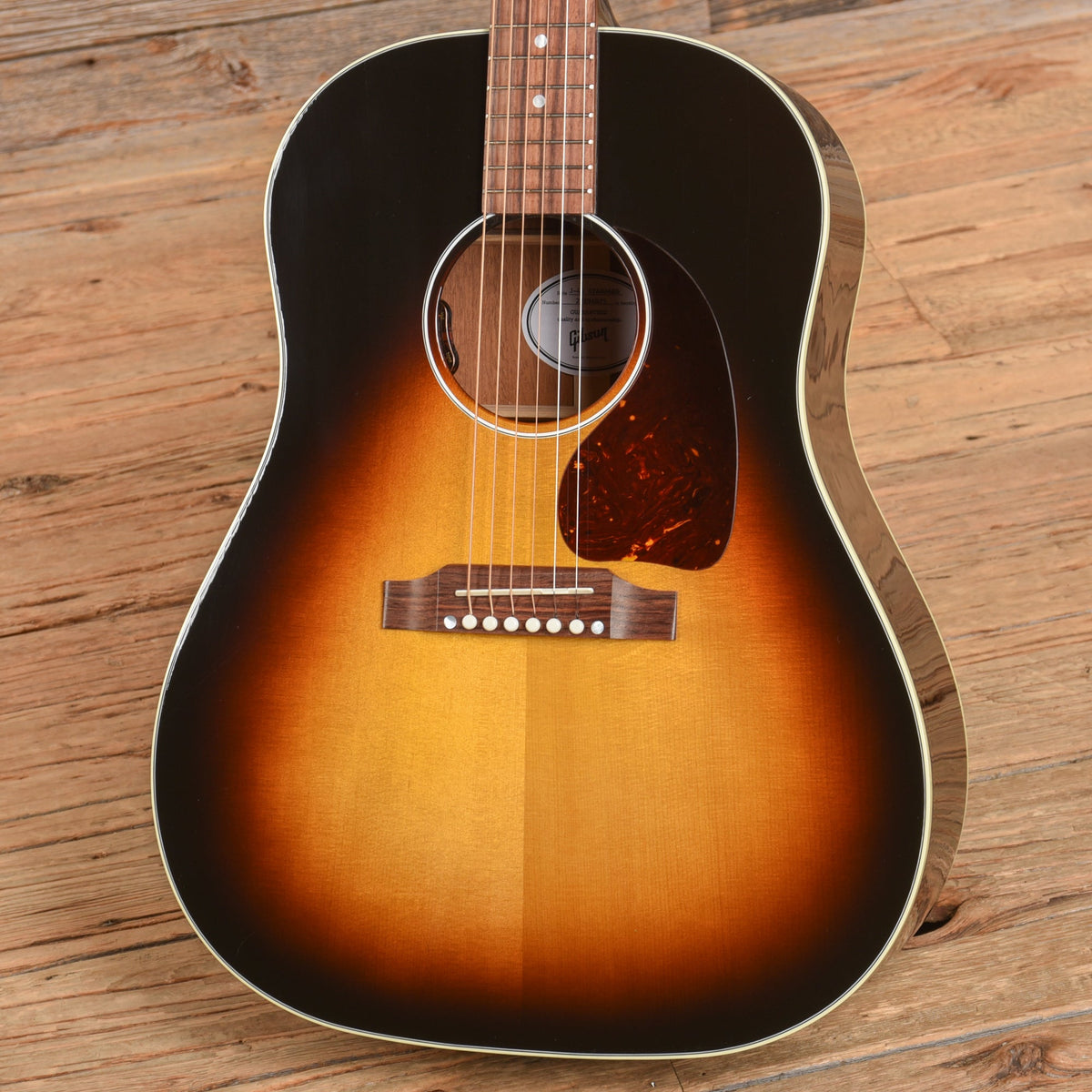 Gibson J-45 Standard Vintage Sunburst 2024 - View 2 | MusicMarket