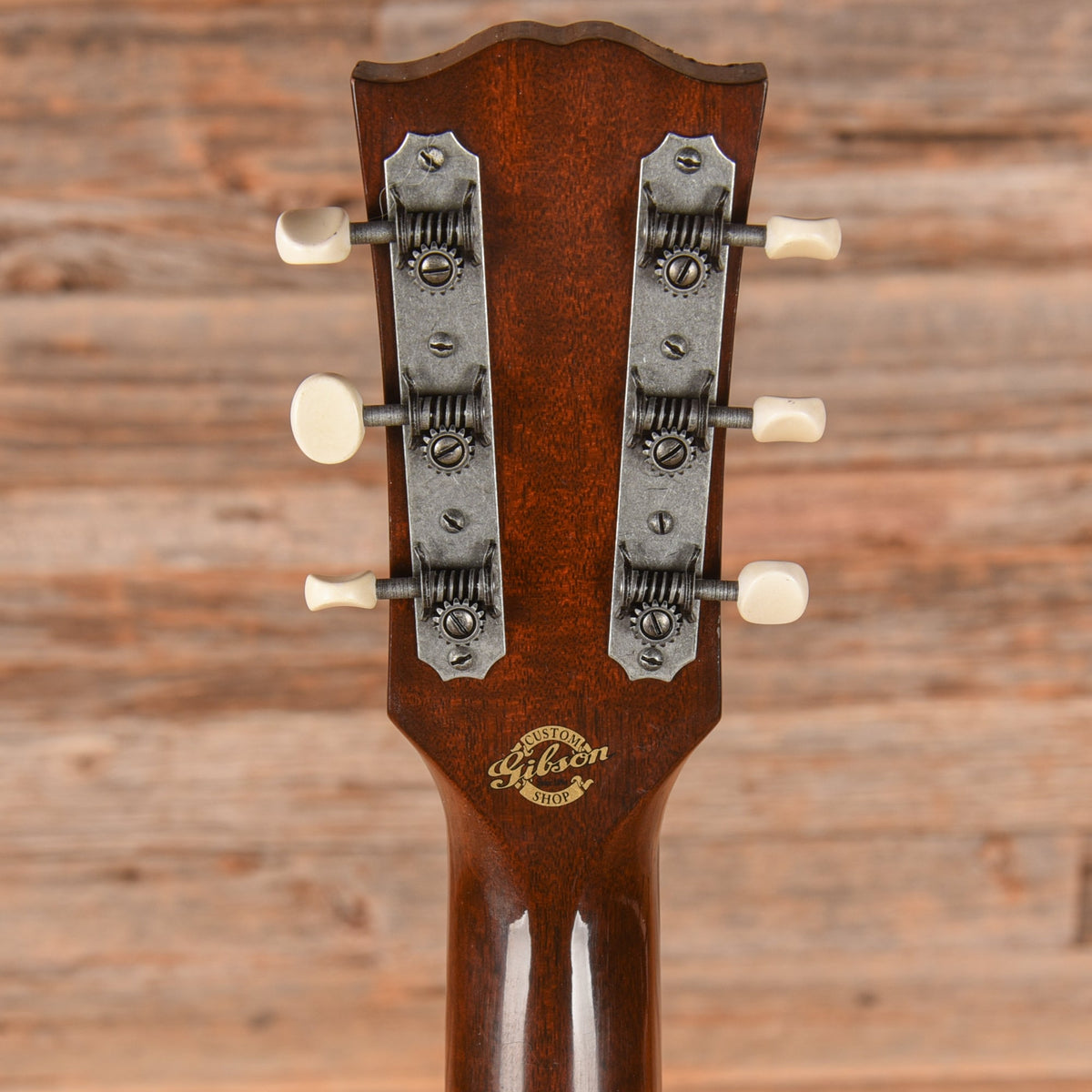 Gibson Custom 1942 Banner J-45 Sunburst 2013 - View 7 | MusicMarket