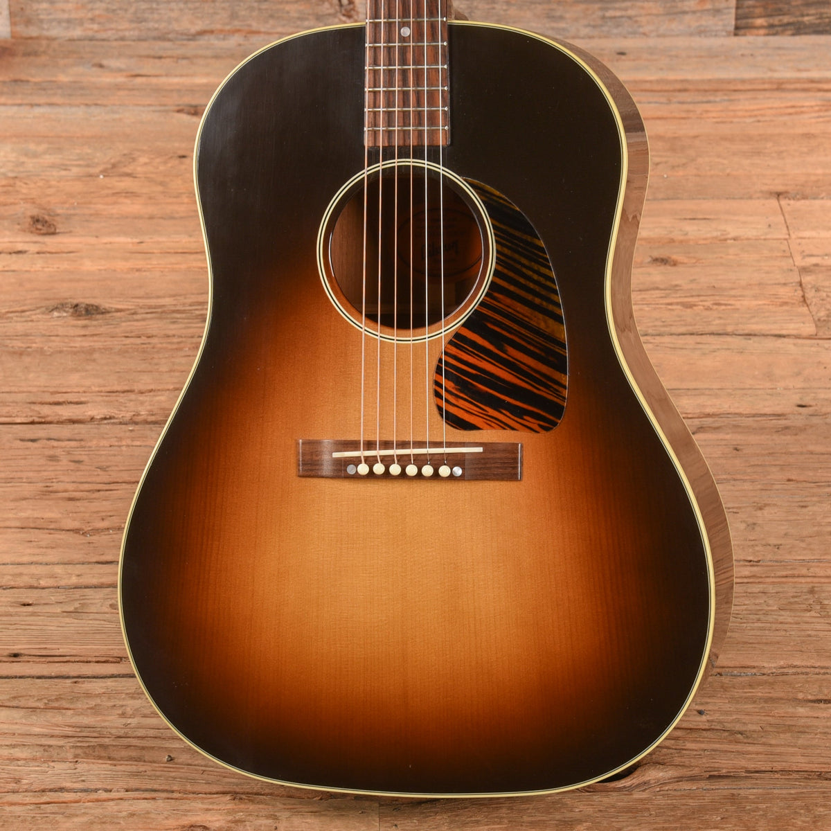 Gibson Custom 1942 Banner J-45 Sunburst 2013 - View 2 | MusicMarket