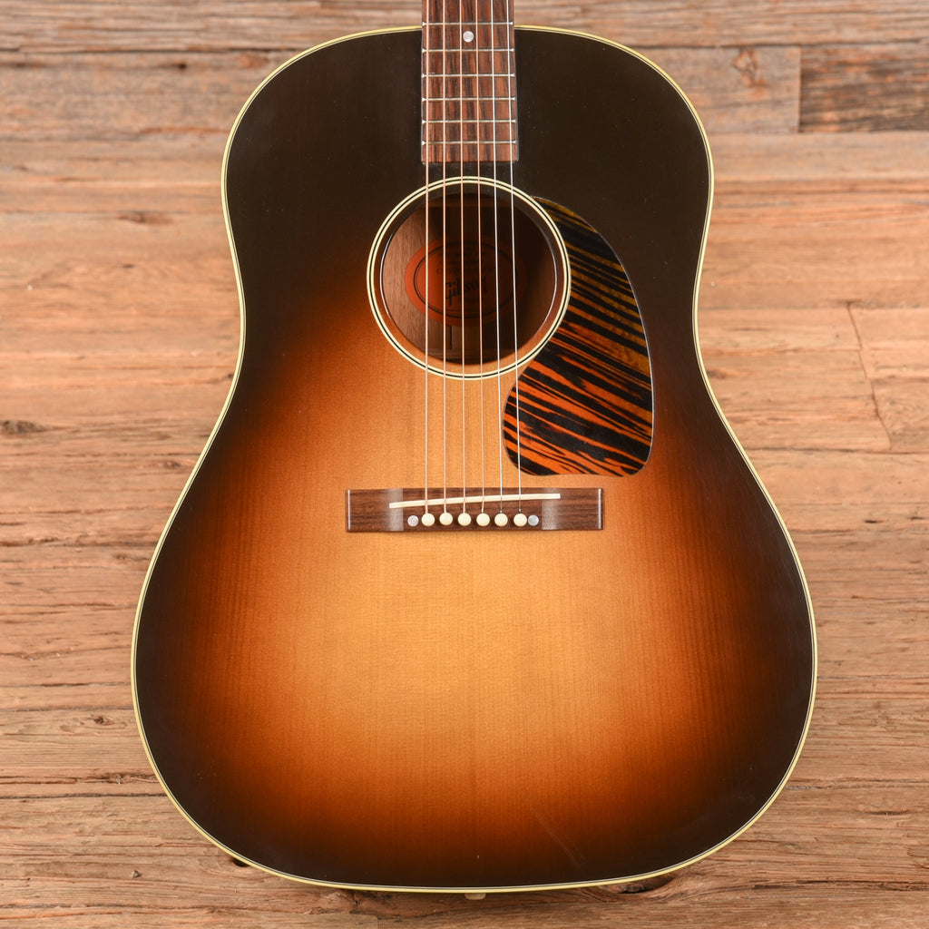 Gibson Custom 1942 Banner J-45 Sunburst 2013 - MusicMarket