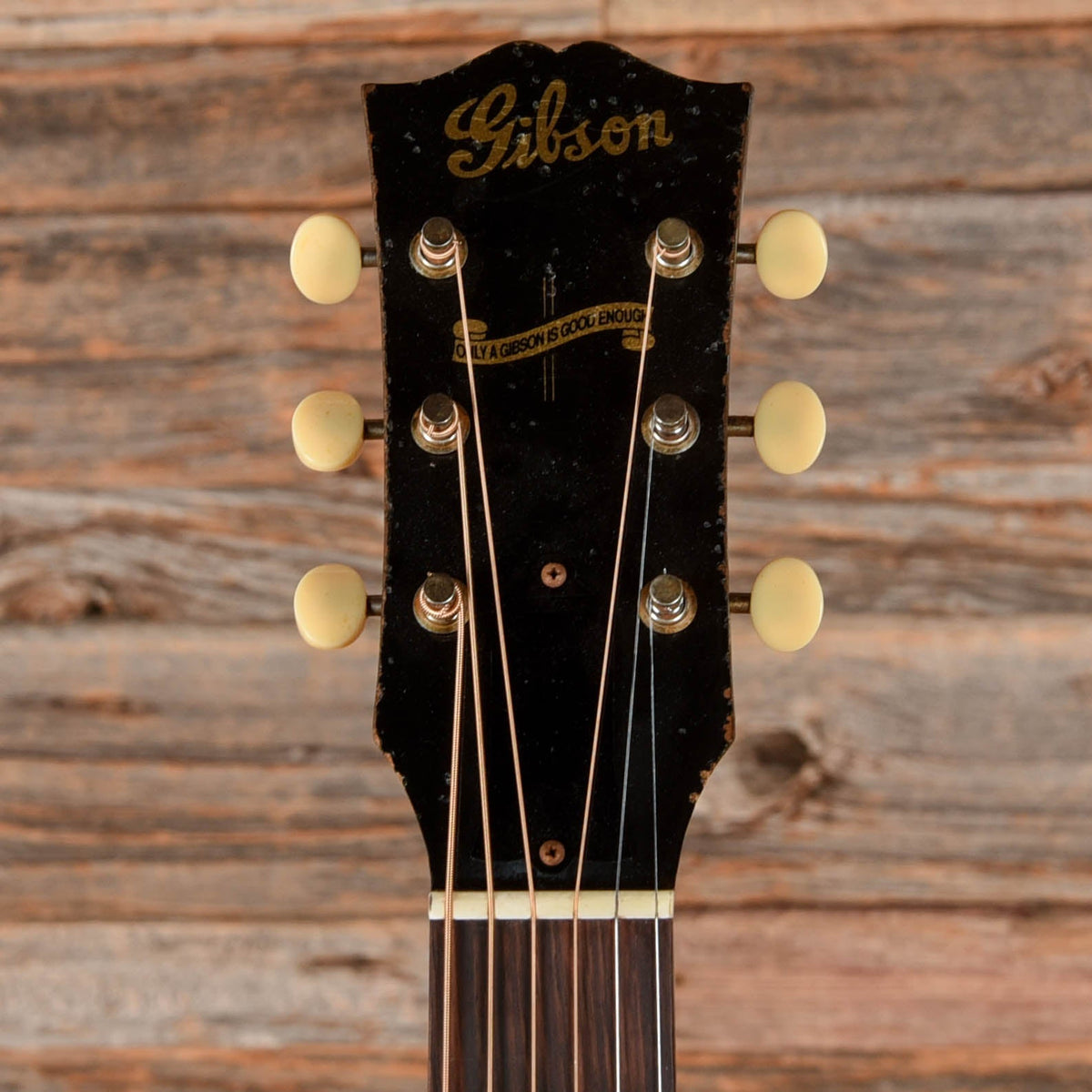 Gibson Custom Shop 1942 Banner J-45 Vintage Sunburst Murphy Lab Heavy Aged - View 6 | MusicMarket