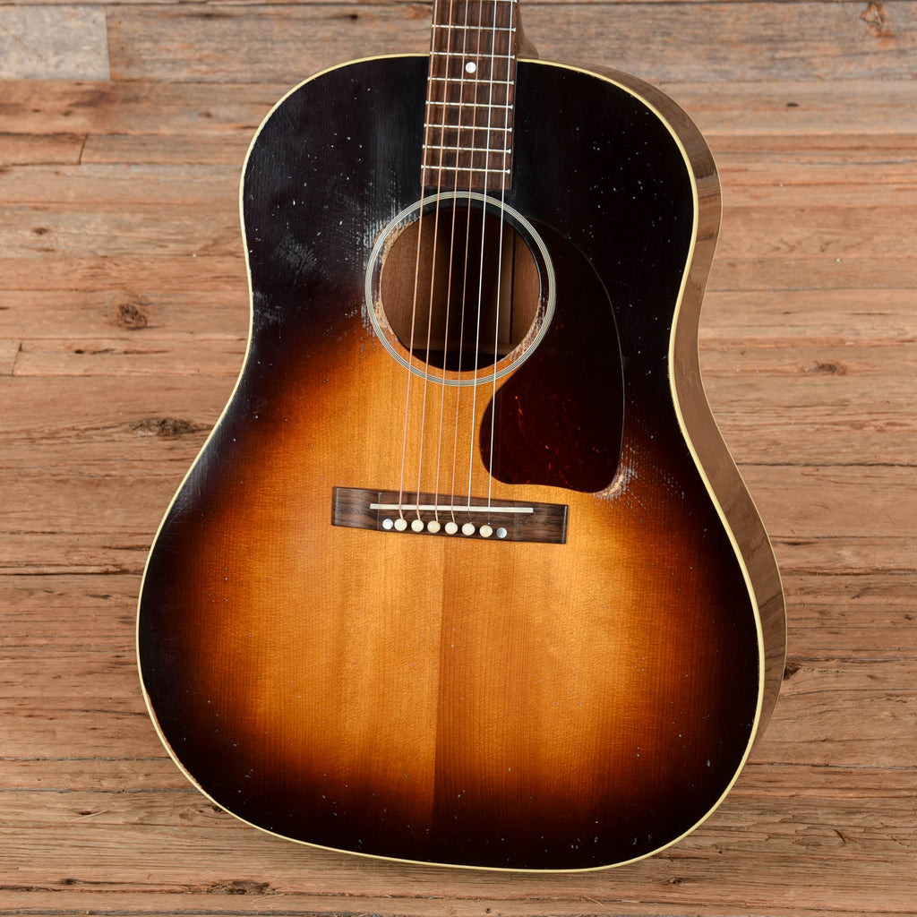 Gibson Custom Shop 1942 Banner J-45 Vintage Sunburst Murphy Lab Heavy Aged - View 2 | MusicMarket