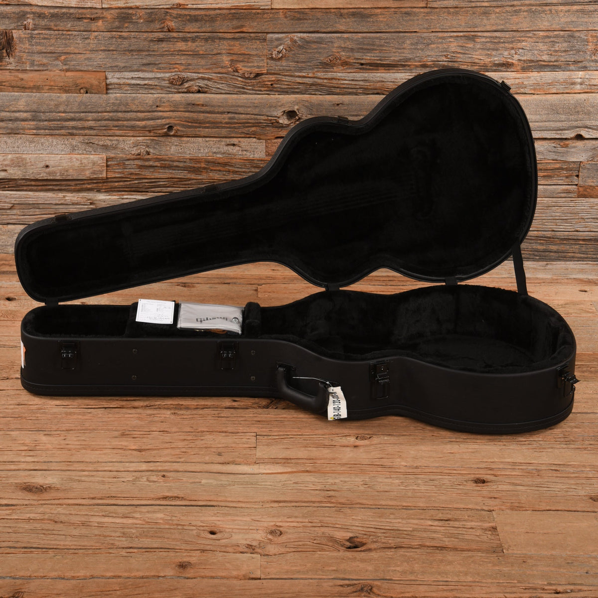 Gibson SJ-200 Studio Walnut Natural 2022 LEFTY - View 11 | MusicMarket