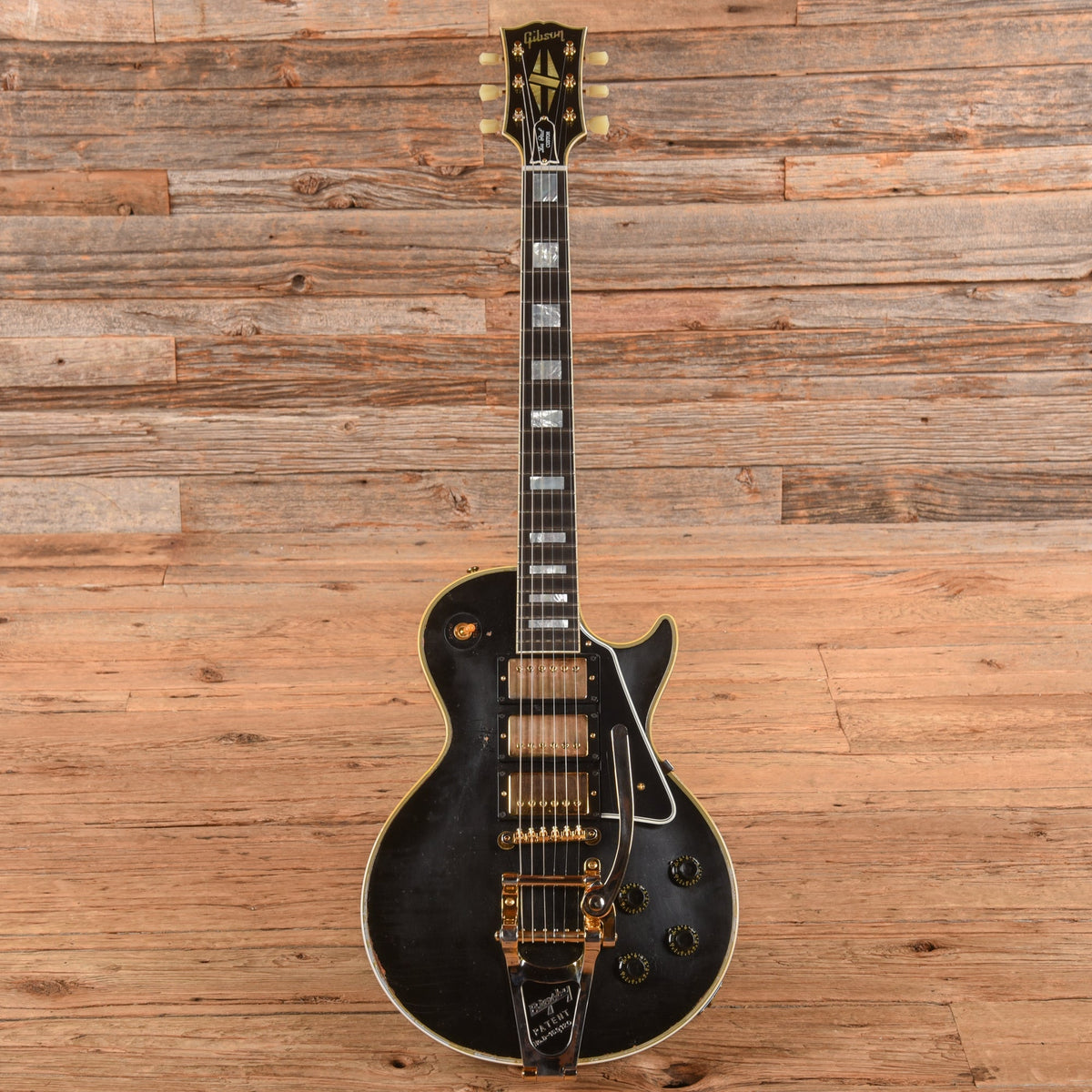 Gibson Custom 1957 Les Paul Custom 3-Pickup Bigsby Murphy Lab Light Aged Ebony 2023 - View 4 | MusicMarket