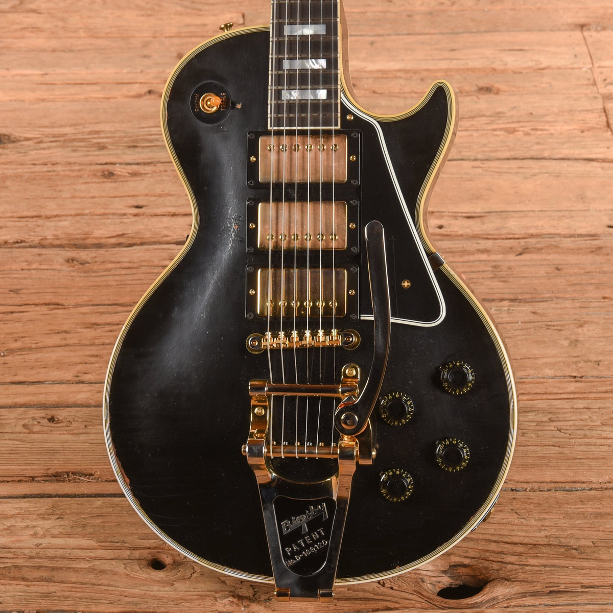 Gibson Custom 1957 Les Paul Custom 3-Pickup Bigsby Murphy Lab Light Aged Ebony 2023 - View 2 | MusicMarket